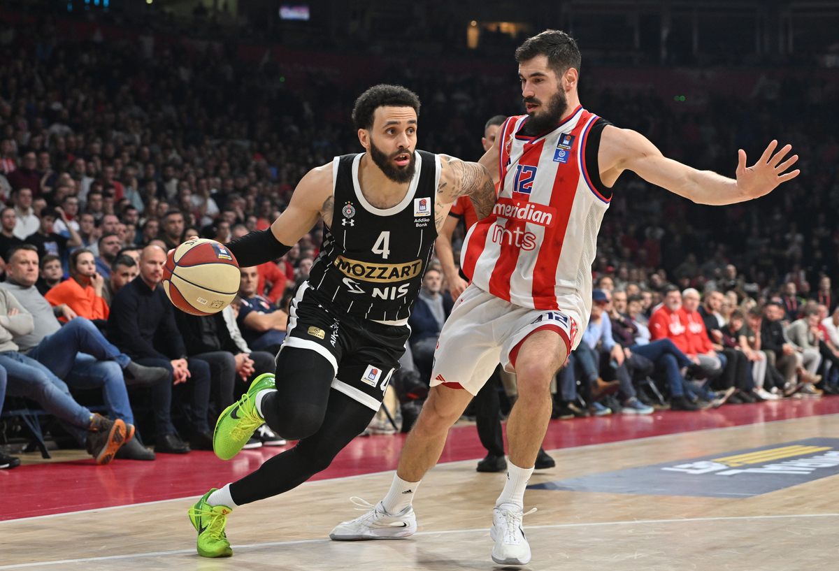 CRVENA ZVEZDA vs PARTIZAN Beograd, 23.12.2024. foto: Marko Metlas BASKETBALL, ABA LEAGUE, CRVENA ZVEZDA, PARTIZAN