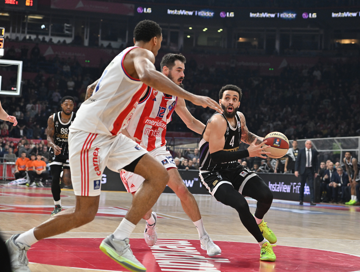 CRVENA ZVEZDA vs PARTIZAN Beograd, 23.12.2024. foto: Marko Metlas BASKETBALL, ABA LEAGUE, CRVENA ZVEZDA, PARTIZAN