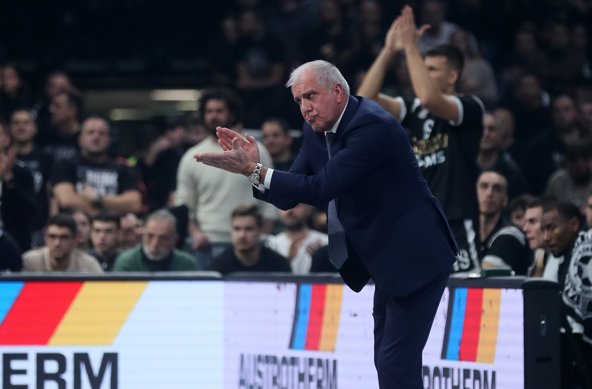 Trener Partizana na utakmici Evrolige protiv Asvela Vilerbana u hali Beogradska arena, Beograd 17.12.2024. godine Foto: Marko Metlas Kosarka, Partizan, Evroliga, Asvel Vilerbana