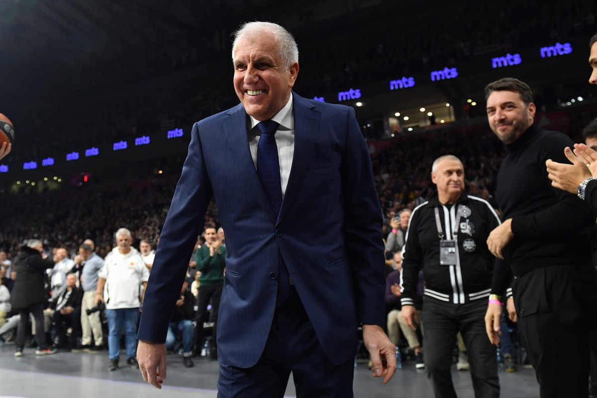 Trener Partizana na utakmici Evrolige protiv Panatinaikosa Atina u hali Stark Beogradska arena, Beograd 05.12.2024. godine Foto: Marko Metlas Kosarka, Partizan, Evroliga, Panatinaikos Atina