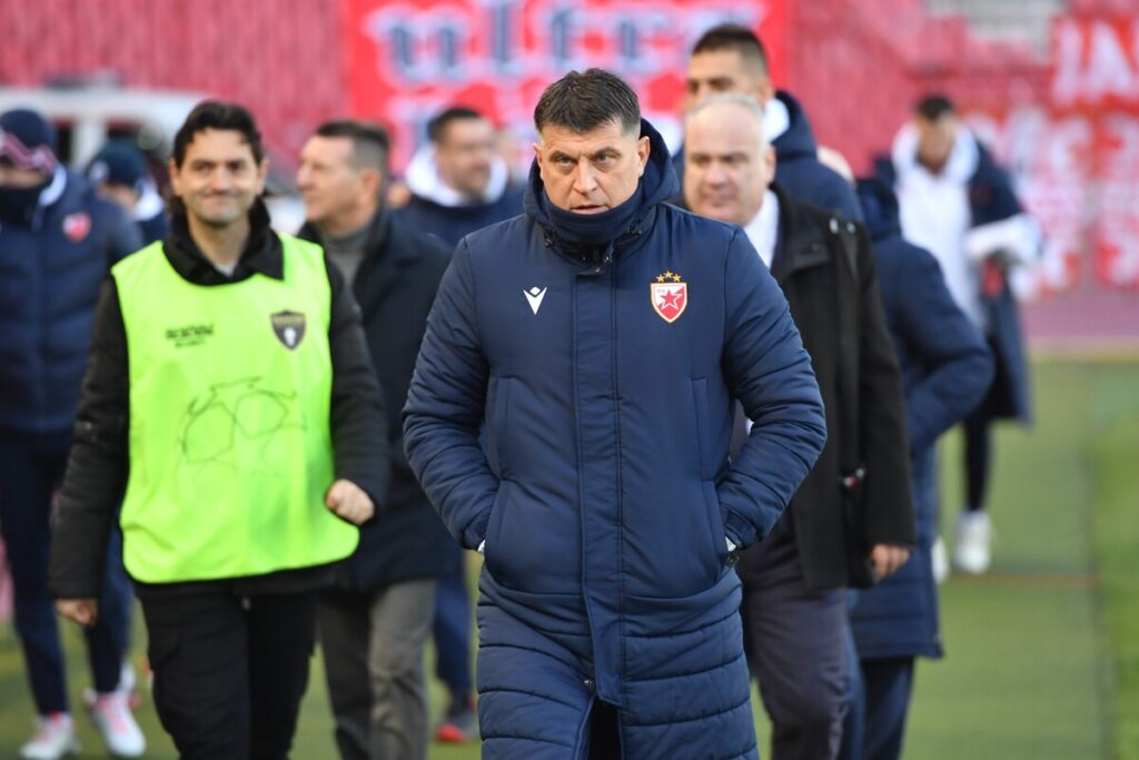 Trener Crvene zvezde na utakmici Superlige Prvenstva Srbije protiv Cukarickog na stadionu Rajka Mitica, Beograd, 22.12.2024. godine Foto: Marko Metlas Fudbal, Crvena zvezda, Superliga Prvenstvo Srbije, Cukaricki