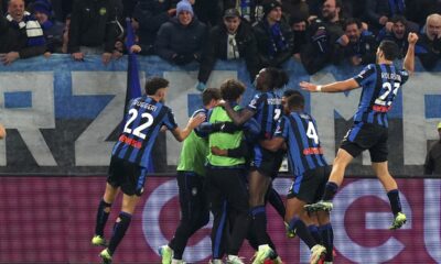 Atalanta's team players celebrate after Ademola Lookman scored his side's second goal during the Italian Series A soccer match between Atalanta and AC Millan at the Gewiss Stadium in Bergamo, Italy, Friday, Dec. 6 , 2024. (Spada/LaPresse via AP)