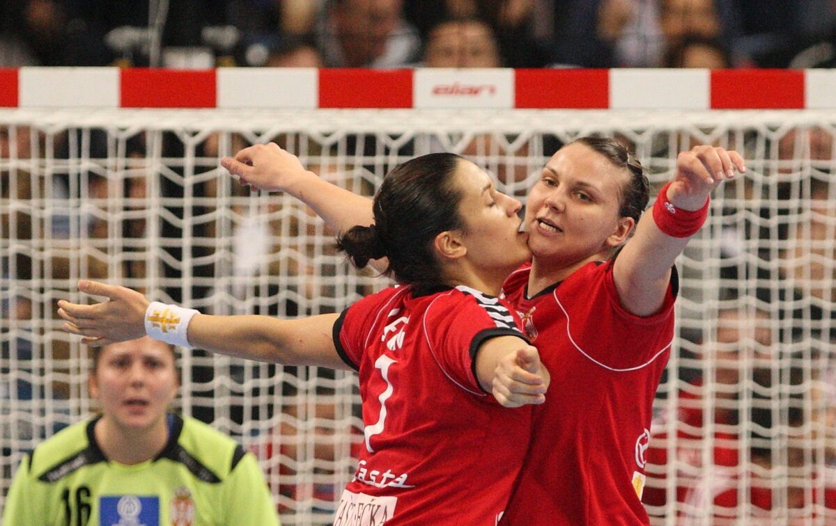 Andrea Lekic i Dragana Cvijic rukomet zene reprezentacija Srbija utakmica cetvrtfinala 1/4 IHF Svetskog prvenstva Srbija 2013 protiv Norveska u hali Kombank Beogradska arena 18.12.2013. godine Foto: Marko Metlas