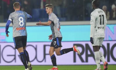 Atalanta's Charles De Ketelaere, centre, celebrates after scoring his side's first goal during the Serie A soccer match between Atalanta and Empoli at Gewiss Stadium in Bergamo, Italy, Sunday, Dec. 22 , 2024. (Spada/LaPresse via AP)