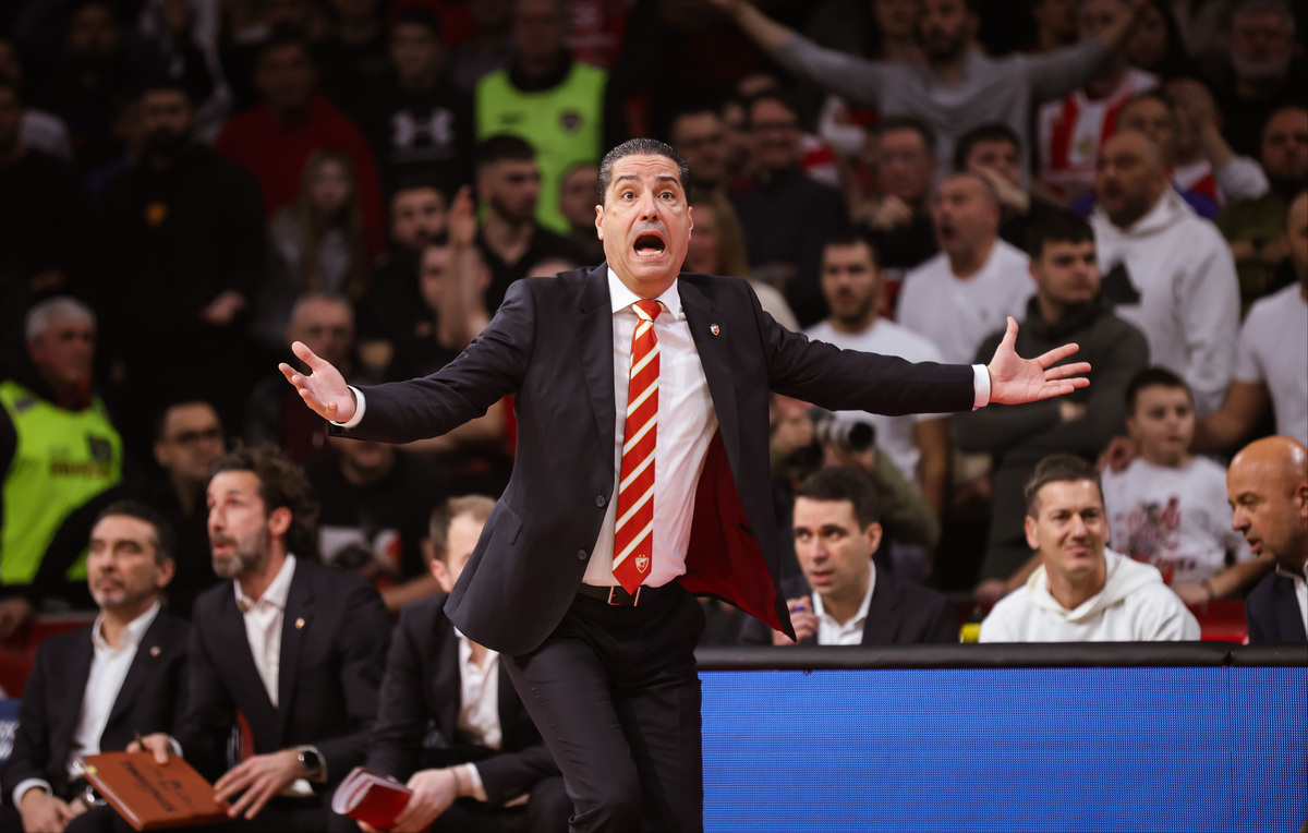 Trener Crvene zvezde na utakmici Evrolige protiv Pariza u hali Beogradska arena, Beograd 10.01.2025. godine Foto: MN PRESS Kosarka, Crvena zvezda, Evroliga, Pariz