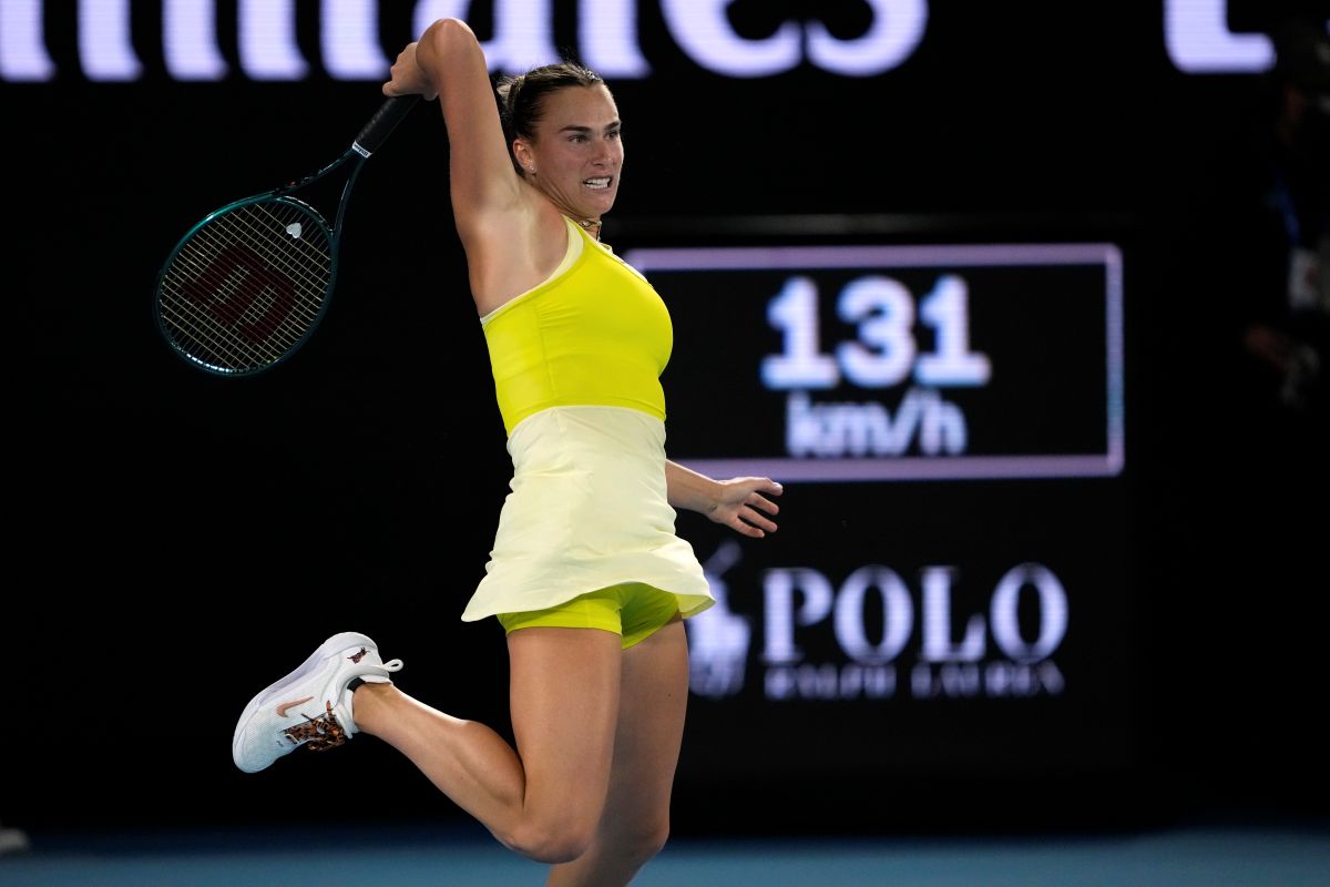 Aryna Sabalenka of Belarus plays a forehand return to Paula Badosa of Spain during their semifinal match at the Australian Open tennis championship in Melbourne, Australia, Thursday, Jan. 23, 2025. (AP Photo/Ng Han Guan)