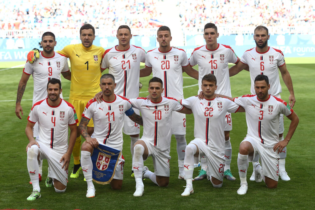 ALEKSANDAR MITROVIC, VLADIMIR STOJKOVIC golman, NEMANJA MATIC, SERGEJ MILINKOVIC SAVIC, NIKOLA MILENKOVIC, BRANISLAV IVANOVIC cuce L-D LUKA MILIVOJEVIC, ALEKSANDAR KOLAROV, DUSAN TADIC, ADEM LJAJIC, DUSKO TOSIC EKIPA fudbalera reprezentacije Srbije na utakmici FIFA Svetskog prvenstva u Rusiji protiv Kostarike na stadionu Samara arena, Samara 17.06.2018. godine Foto: Marko Metlas Fudbal, Srbija, FIFA Svetsko prvenstvo 2018, Rusija, Kostarika