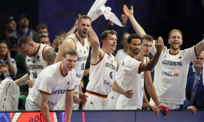 DANIEL THEIS Daniel Tajs, JUSTUS HOLLATZ Justus Holac, JONAS WOHLFARTH BOTTERMANN Jonas Volfart Boterman, ANDREAS OBST, NICK WEILER BABB Nik Vajler Bab, FRANZ WAGNER Franc Vagner, CHRISTIAN SENGFELDER Kristijan Senngfelder radost kosarkasa reprezentacije Nemacke na utakmici cetvrtfinala 1/4 FIBA Evropskog prvenstva protiv Grcke u Mercedes Benc areni, Berlin 13.09.2022. godine Foto: Marko Metlas Kosarka, Grcka, FIBA Evropsko prvenstvo,Nemacka