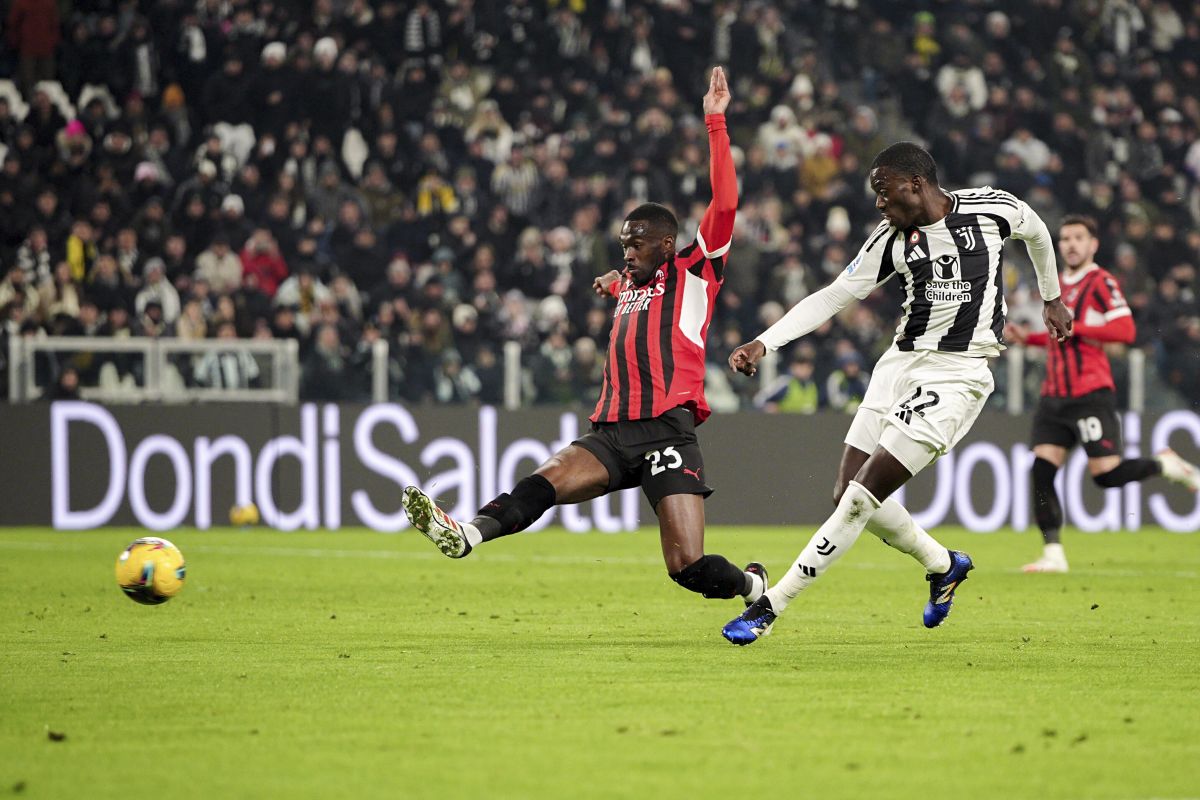 Juventus' Timothy Weah, right, scores during the Italian Serie A soccer match between Juventus and AC Milan at the Allianz Stadium in Turin, Italy, Saturday, Jan. 18, 2025. (Marco Alpozzi/LaPresse via AP)