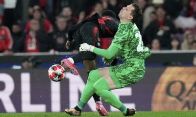 Barcelona's Alejandro Balde collides with Barcelona's goalkeeper Wojciech Szczęsny during a Champions League opening phase soccer match between SL Benfica and FC Barcelona at the Luz stadium in Lisbon, Tuesday, Jan. 21, 2025. (AP Photo/Armando Franca)