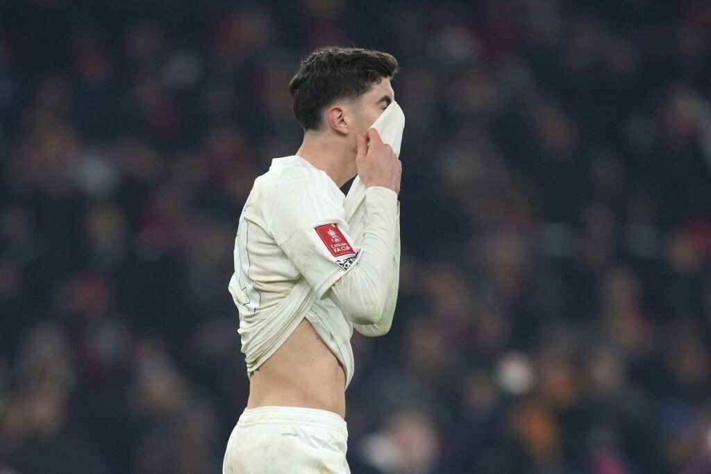 FILE - Arsenal's Kai Havertz reacts after missing a scoring chance in a penalty shootout during the English FA Cup soccer match between Arsenal and Manchester United at the Emirates stadium in London, Sunday, Jan. 12, 2025. (AP Photo/Kin Cheung, File)