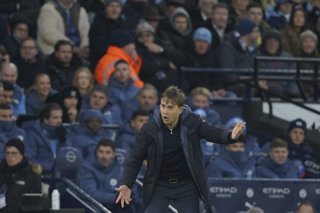 West Ham's coach Julen Lopetegui gestures during a English Premier League soccer match against Manchester City at Etihad stadium in Manchester, England, Saturday, Jan. 4, 2025. (AP Photo/Ian Hodgson)