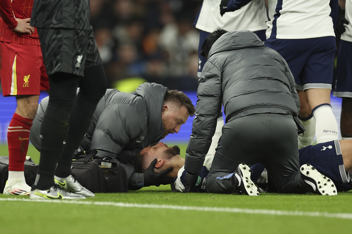 Tottenham's Rodrigo Bentancur receives medical treatment during the English League Cup semi final first leg soccer match between Tottenham and Liverpool, at the Tottenham Hotspur Stadium in London, Wednesday, Jan. 8, 2025. (AP Photo/Ian Walton)