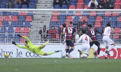 Bologna's Santiago Castro, number 9, scores during the Italian Serie A soccer match between Bologna and Monza, at the Renato Dall'Ara Stadium in Bologna, Italy, Saturday, Jan. 18, 2025. (Massimo Paolone /LaPresse via AP)