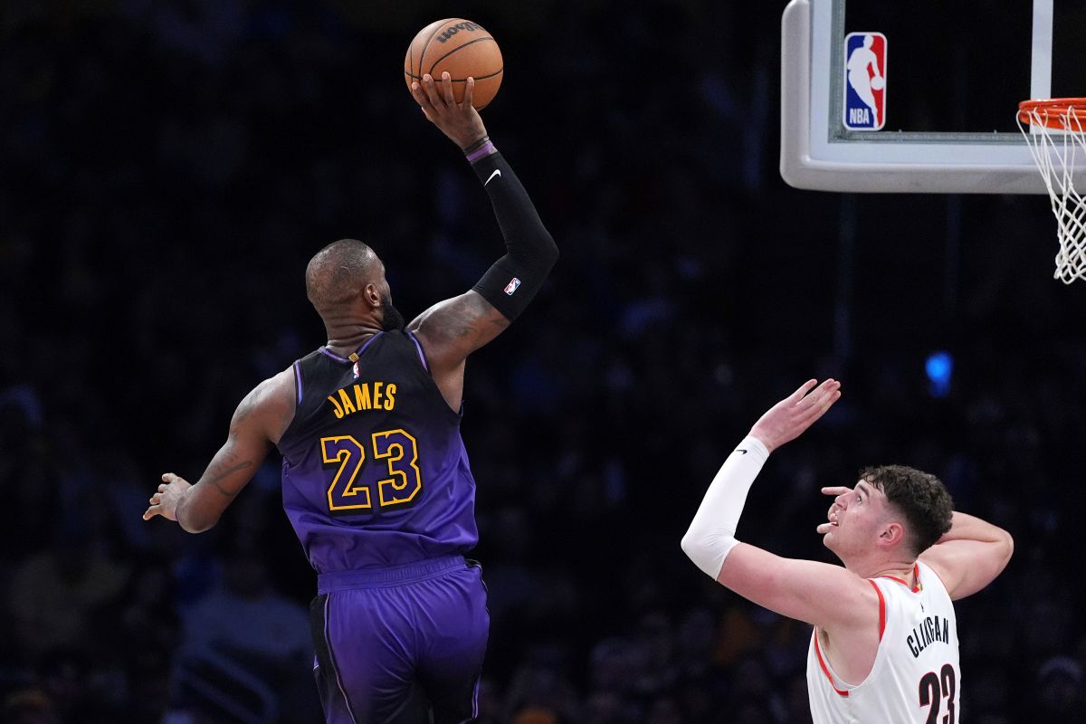 Los Angeles Lakers forward LeBron James, left, shoots as Portland Trail Blazers center Donovan Clingan defends during the second half of an NBA basketball game, Thursday, Jan. 2, 2025, in Los Angeles. (AP Photo/Mark J. Terrill)