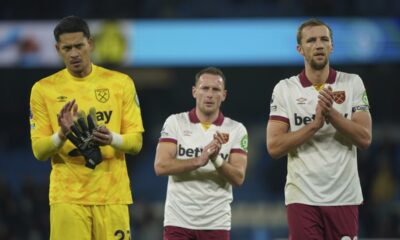 Players of West Ham react to loosing, at the end of a English Premier League soccer match against Manchester City at Etihad stadium in Manchester, England, Saturday, Jan. 4, 2025. (AP Photo/Ian Hodgson)