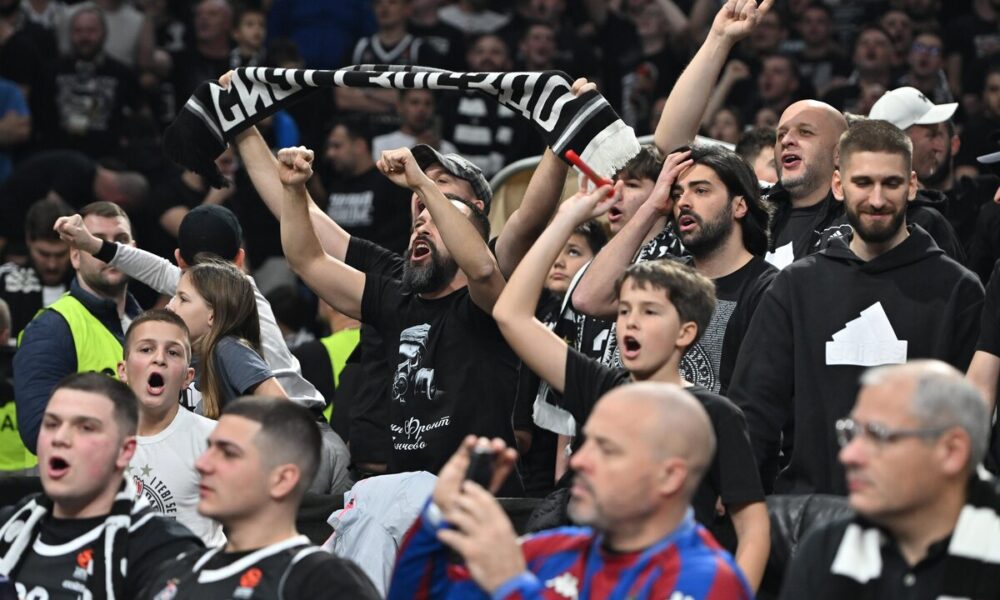 Navijači Partizana na utakmici Evrolige protiv Crvene zvezde u hali Beogradska arena, Beograd 31.01.2025. godine Foto: Marko Metlas Kosarka, Crvena zvezda, Evroliga, Partizan