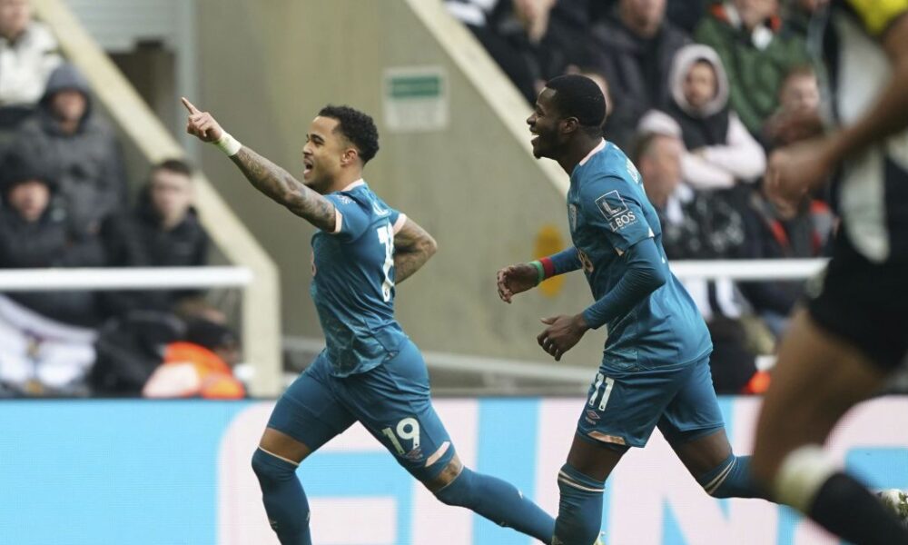 Bournemouth's Justin Kluivert, left, celebrates after scoring his side's third goal during the English Premier League soccer match between Newcastle United and AFC Bournemouth in Newcastle upon Tyne, England, Saturday, Jan. 18, 2025. (Owen Humphreys/PA via AP)