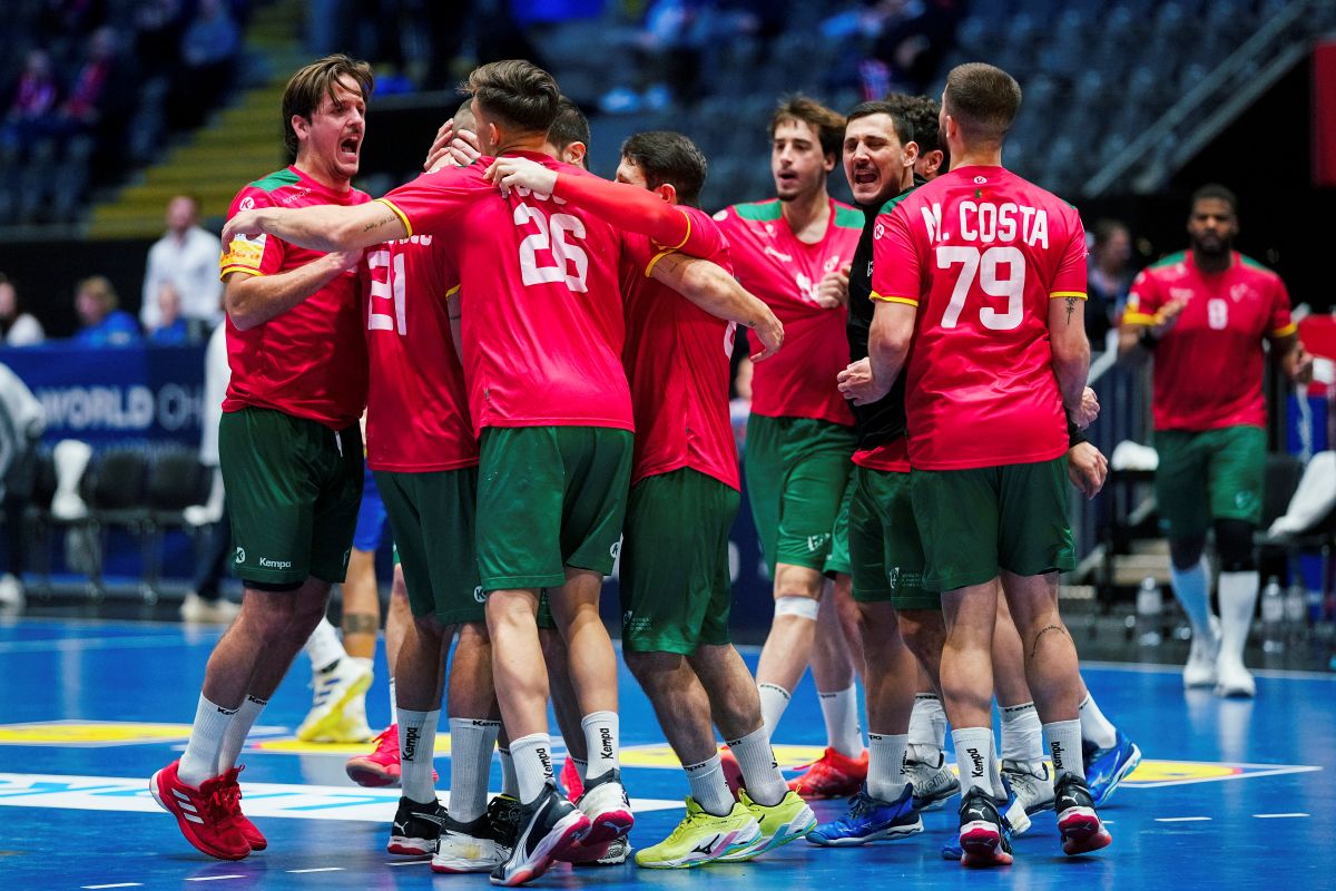 Portugal celebrates victory after the men's World Cup handball match between Portugal and Brazil at Unity Arena in Fornebu, Norway, Friday, Jan. 17, 2025. (Stian Lysberg Solum/NTB Scanpix via AP)