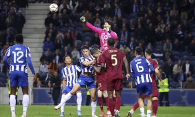 Roma's goalkeeper Mile Svilar punches the ball away during the Europa League playoff first leg soccer match between FC Porto and AS Roma at the Dragao stadium in Porto, Portugal, Thursday, Feb. 13, 2025. (AP Photo/Luis Vieira)