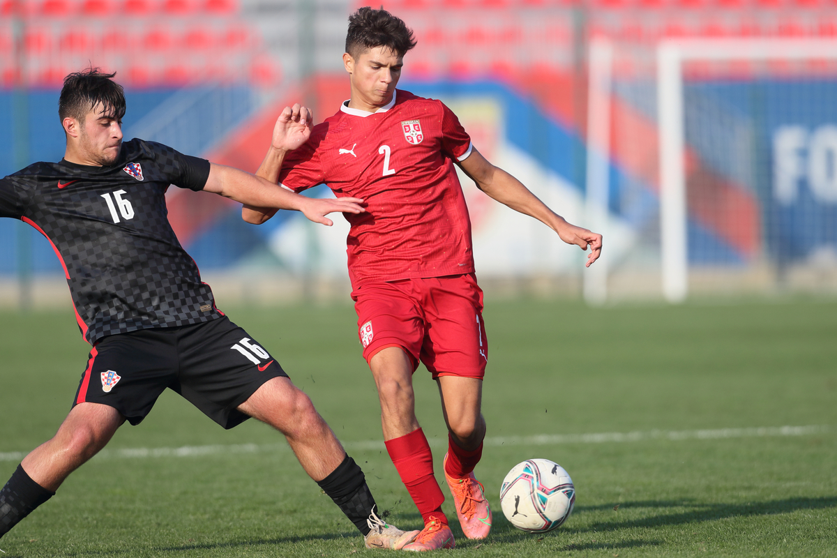 DJURO GIULIO DJEKIC Djuro Djulio Djekic fudbaler U17 reprezentacije Srbije na utakmici kvalifikacija za Evropsko prvenstvo protiv Hrvatske u sportskom centru FSS, Stara Pazova 27.10.2021. godine Foto: Marko Metlas Fudbal, Srbija U17, Hrvatska U17, Kvalifikacije, Evropsko prvenstvo