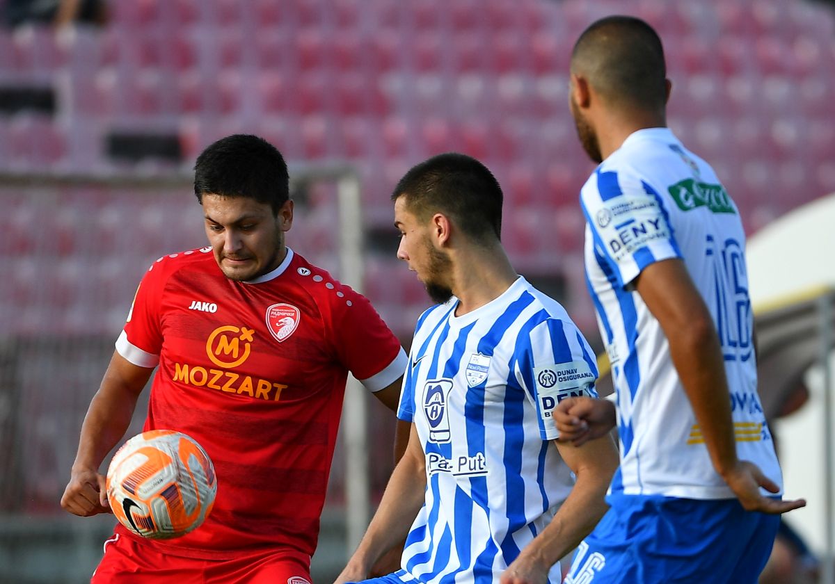 LUKA ZORIC, fudbaler Radnickog Kragujevac, na utakmici Superlige Prvenstva Srbije protiv Novog Pazara, i SEAD ISLAMOVIC, na stadionu Cika Daca. Kragujevac, 05.09.2022. foto: MN Press / mi Fudbal, Radnicki Kragujevac, Superliga Prvenstvo Srbije, Novi Pazar