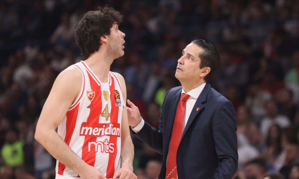 MILOS TEODOSIC i IOANNIS SFAIROPOULOS Janis Sferopulos trener kosarkasa Crvene zvezde na utakmici Evrolige protiv Olimpijakosa Pirej u hali Stark Beogradska arena, Beograd 04.04.2024. godine Foto: Marko Metlas Kosarka, Crvena zvezda, Evroliga, Olimpijakos Pirej