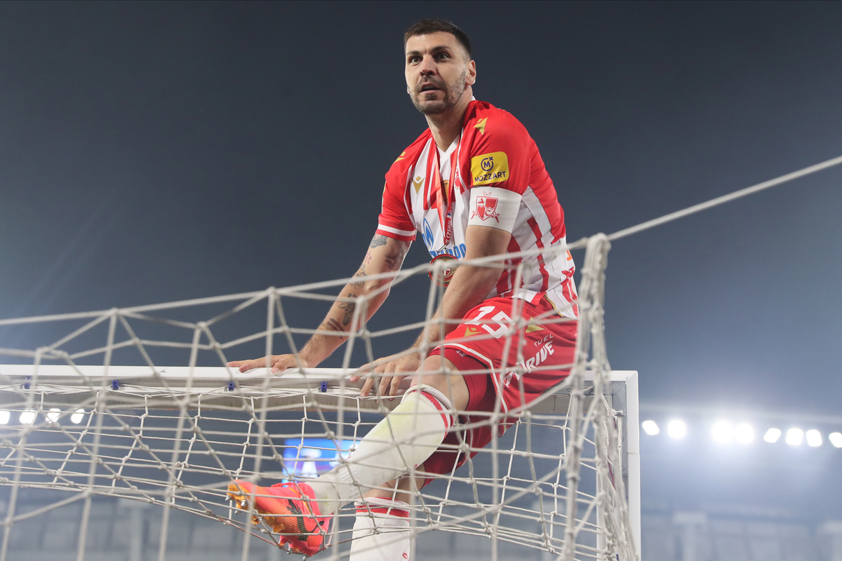 ALEKSANDAR DRAGOVIC fudbaler Crvene zvezde na utakmici finala Kupa Srbije protiv Vojvodine Novi Sad na stadionu Lagator, Loznica 21.05.2024. godine Foto: Marko Metlas Fudbal, Crvena zvezda, Kup Srbije, Vojvodina Novi Sad