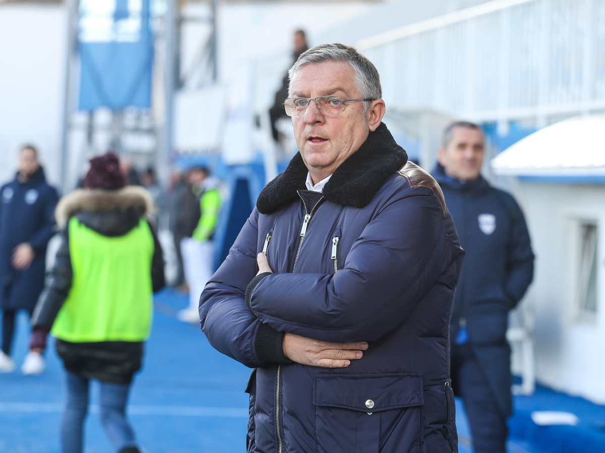 TOMISLAV SIVIC trener fudbalera Novog Pazara na utakmici Superlige Prvenstva Srbije protiv Crvene zvezde na Gradskom stadionu , Novi Pazar, 15.12.204. godine Foto: MN PFRESS Fudbal, Crvena zvezda, Superliga Prvenstvo Srbije, Novi Pazar