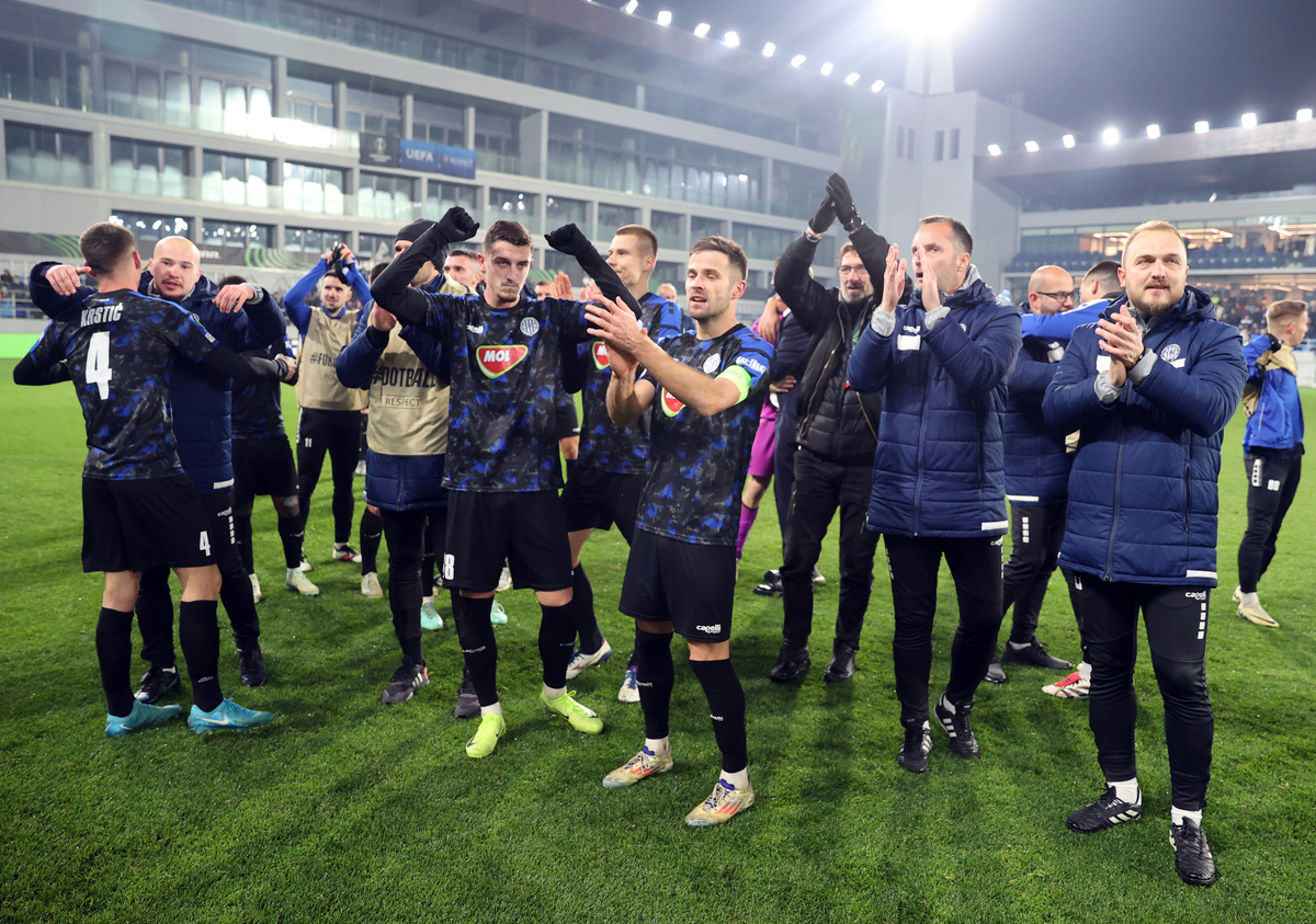 NEMANJA PETROVIC i fudbaleri TSC, proslavljaju pobedu na utakmici Lige Konferencija protiv Noaha, na TSC arena. Backa Topola, 19.12.2024. foto: MN Press photo / mr Fudbal, UEFA CONFERENCE LEAGUE,TSC, Noah, Radost