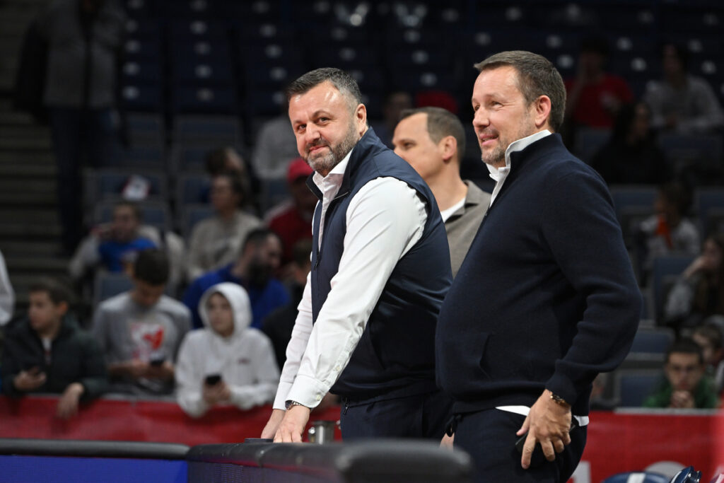 ZELJKO DRCELIC predsednik i ANDREJ KULUNDZIC kosarkasi Crvene zvezde na utakmici Jadranske ABA lige protiv Splita u hali Beogradska arena, Beograd 25.01.2025. godine Foto: Marko Metlas Kosarka, Crvena zvezda, Jadranska ABA liga, Split