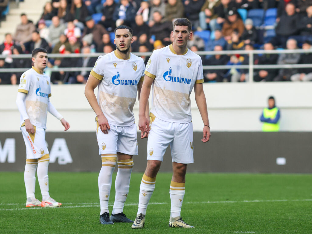 ANDREJ DJURIC i VELJKO MILOSAVLJEVIC fudbaleri Crvene zvezde na utakmici Superlige Prvenstva Srbije protiv TSC Backa Topola na stadionu TSC arena, Backa Topola 02.02.2025. godine Foto: MN PRESS Fudbal, Crvena zvezda, Superliga Prvenstvo Srbije, TSC Backa Topola