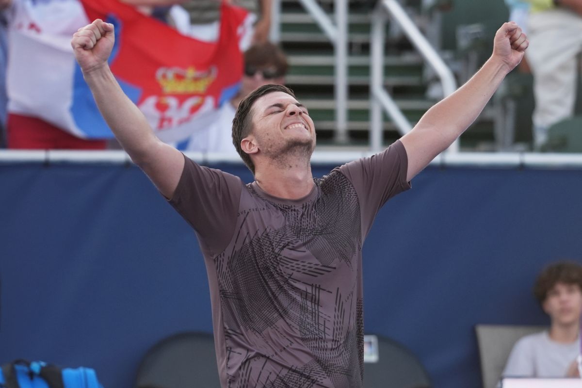 Miomir Kecmanovic of Serbia celebrates after defeating Alejandro Davidovich Fokina of Spain during the final match at the Delray Beach Open tennis tournament Sunday, Feb. 16, 2025, in Delray Beach, Fla. (AP Photo/Marta Lavandier)