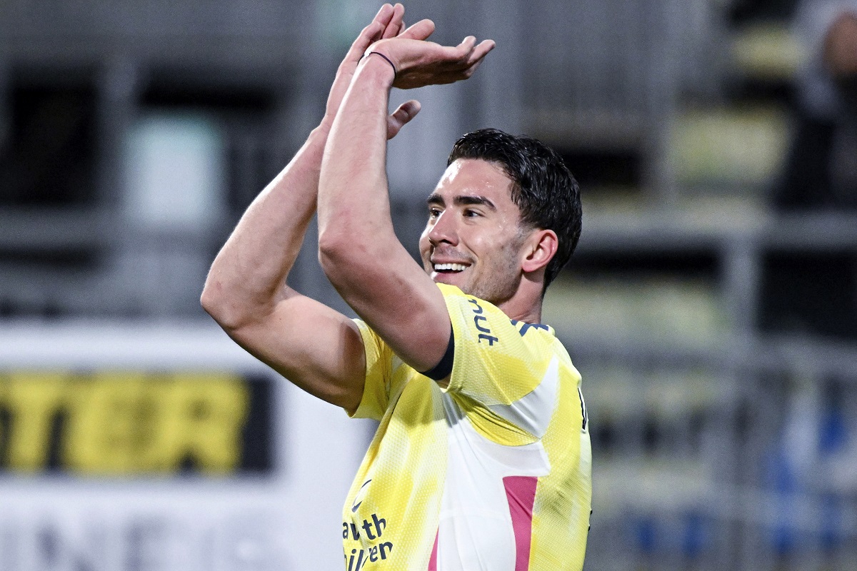 Juventus's Dusan Vlahovic celebrates scoring during the Serie A soccer match between Cagliari Calcio and Juventus at the Unipol Domus in Cagliari, Sardinia, Italy, Sunday Feb. 23, 2025. (Gianluca Zuddas/LaPresse via AP)