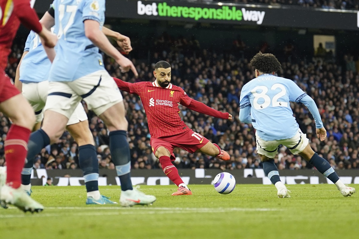 Liverpool's Mohamed Salah, center, scores his side's opening goal during the English Premier League soccer match between Manchester City and Liverpool at Etihad stadium in Manchester, England, Sunday, Feb. 23, 2025. (AP Photo/Dave Thompson)