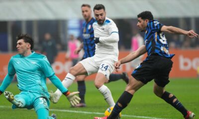 Inter Milan's Mehdi Taremi, right, makes an attempt to score during an Italian Cup quarter final soccer match between Inter Milan and Lazio, at the San Siro stadium in Milan, Italy, Tuesday, Feb. 25, 2025. (AP Photo/Luca Bruno)