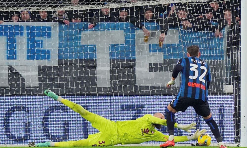 orino goalkeeper Vanja Milinkovic-Savic saves a penalty kicked by Atalanta's Mateo Retegui during the Serie A soccer match between Atalanta and Torino at the Gewiss Stadium in Bergamo, Italy, Saturday Feb.1, 2025 . (Spada/LaPresse via AP)