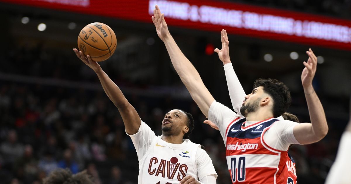 Cleveland Cavaliers guard Darius Garland (10) goes to the basket against Washington Wizards forward Tristan Vukcevic (00) during the first half of an NBA basketball game, Friday, Feb. 7, 2025, in Washington. (AP Photo/Nick Wass)