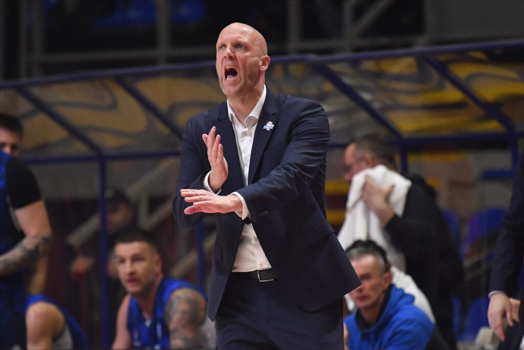 Trener Budućnosti na utakmici Jadranske ABA lige protiv Crvene zvezde u hali Aleksandar Nikolic Pionir, Beograd 10.02.2025. godine Foto: Marko Metlas Kosarka, Crvena zvezda, Jadranska ABA liga, Buducnost Podgorica