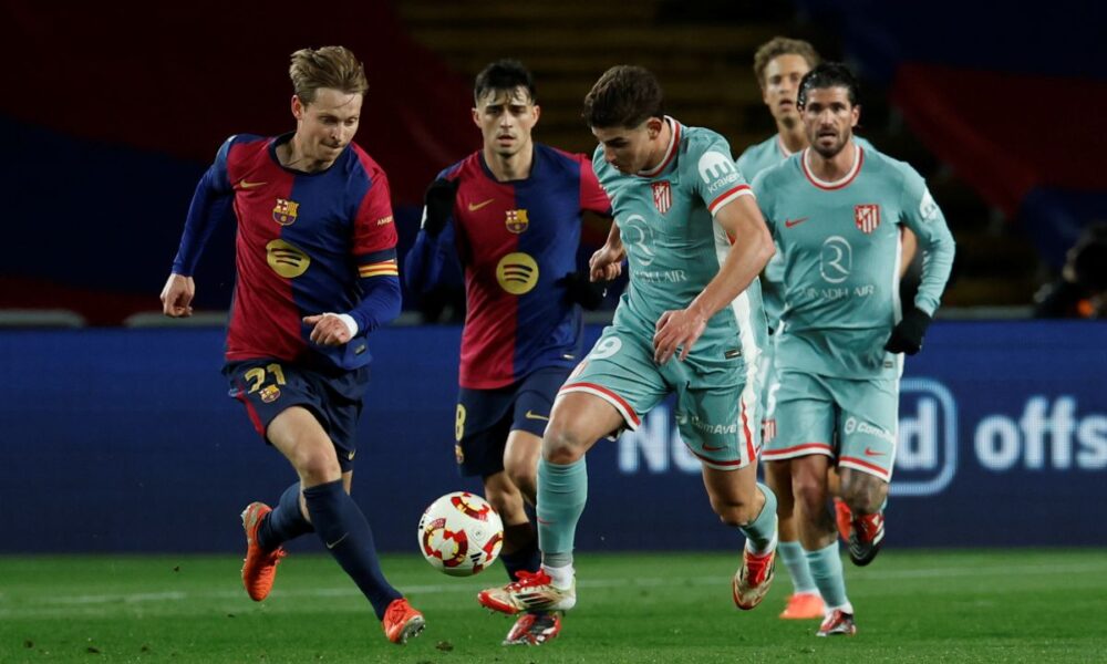 Barcelona's Frenkie de Jong, left, and Atletico Madrid's Julian Alvarez run for the ball during a Spanish Copa del Rey, or King's Cup, the semi-final soccer match between Barcelona and Atletico Madrid in Barcelona, Spain, Tuesday, Feb. 25, 2025. AP Photo/Joan Monfort)