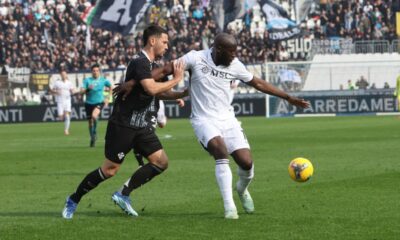 Napoli's Romelu Lukaku in action, during the Italian Serie A between soccer match between Como and Napoli at the Giuseppe Sinigaglia stadium in Como, north Italy, Sunday, Feb. 23, 2025. (Antonio Saia/LaPresse via AP)