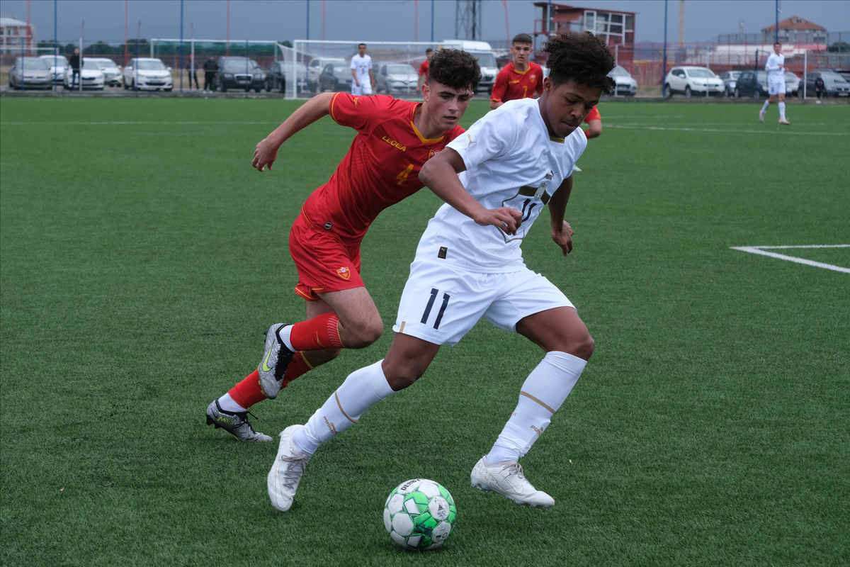 LOUIS ZECEVIC JOHN Luis Zecevic Dzon fudbaler U16 reprezentacije Srbije na utakmici kvalifikacija za Evropsko prvenstvo protiv STEFAN DELIC fudbaler Crne Gore u trening centru Buducnosti, Podgorica 07.03.2024. godine Foto: Risto Bozovic Fudbal, Srbija U16, Crna Gora U16, Kvalifikacije, Evropsko prvenstvo