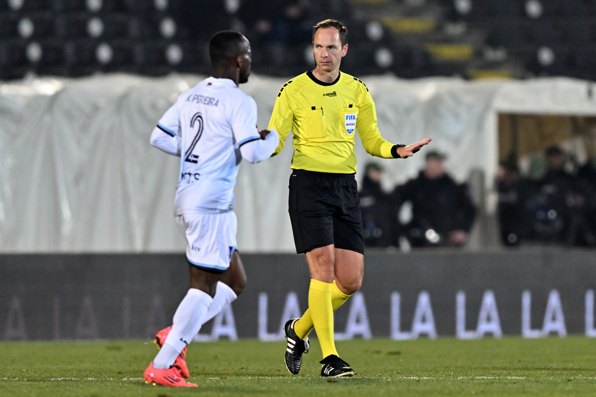 SRDJAN JOVANOVIC sudija fudbaleri Partizana na utakmici Superlige Prvenstva Srbije protiv Spartaka Subotica na stadionu Partizana, Beograd 01.02.2025. godine Foto: Marko Metlas Fudbal, Partizan, Superliga Prvenstvo Srbije, Spartak Subotica