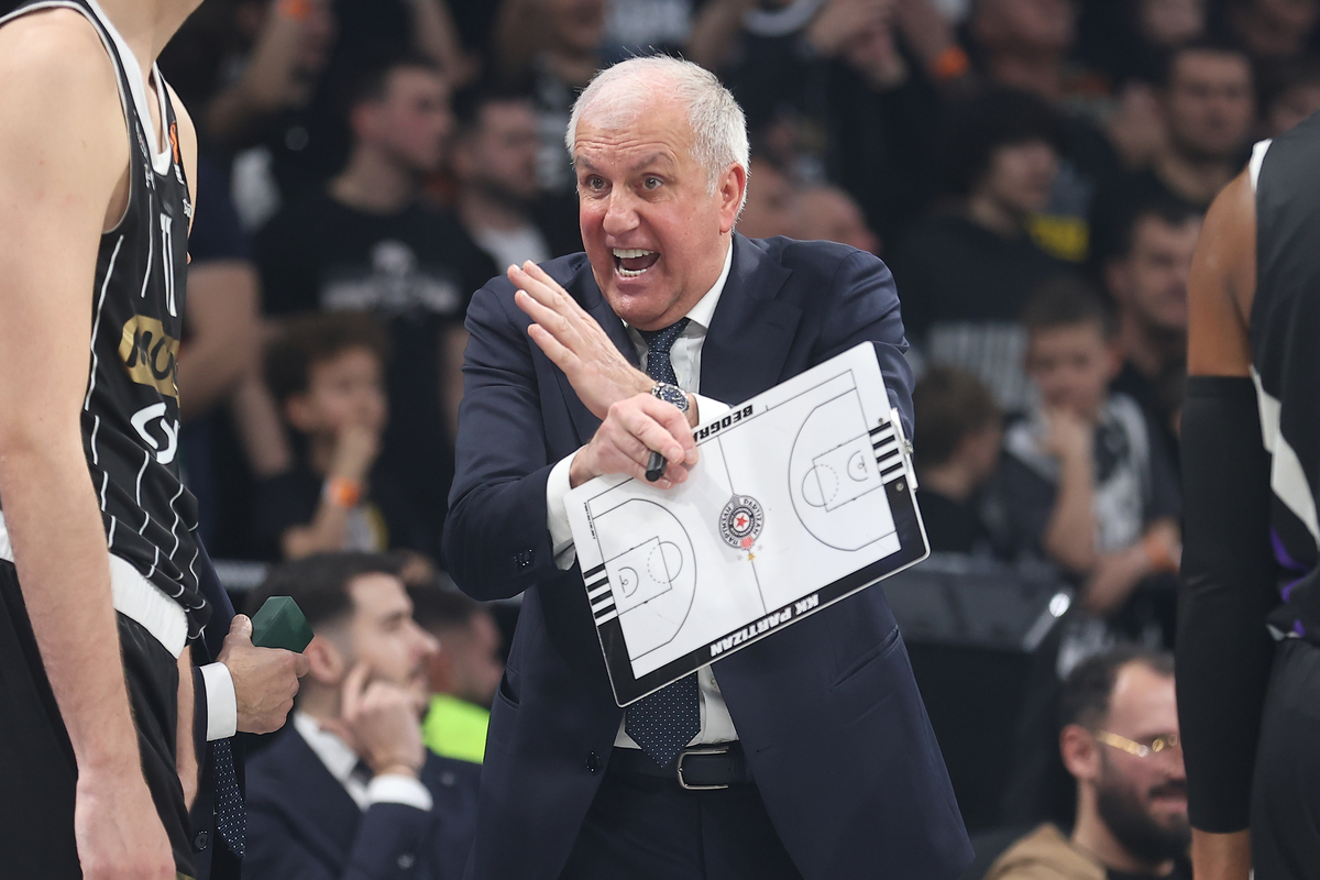 ZELJKO OBRADOVIC trener kosarkasa Partizana na utakmici Evrolige protiv Baskonije u hali Beogradska Arena, Beograd 28.02.2025. godine Foto: Ivica Veselinov / MN PRESS KOSARKA, BASKETBALL, EVROLIGA, EUROLEAGUE, PARTIZAN, BASKONIA, BASKONIJA