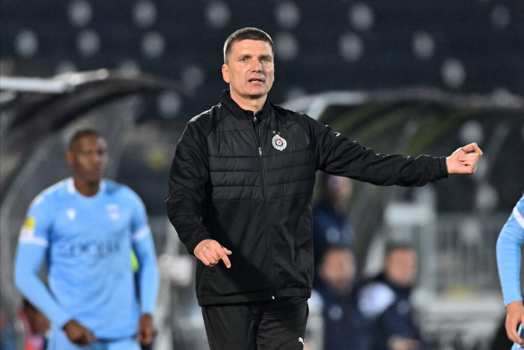 SRDJAN BLAGOJEVIC trener fudbalera Partizana na utakmici Superlige Prvenstva Srbije protiv Novog Pazara na stadionu Partizana, Beograd 08.03.2025. godine Foto: Marko Metlas Fudbal, Partizan, Superliga Prvenstvo Srbije, Novi Pazar