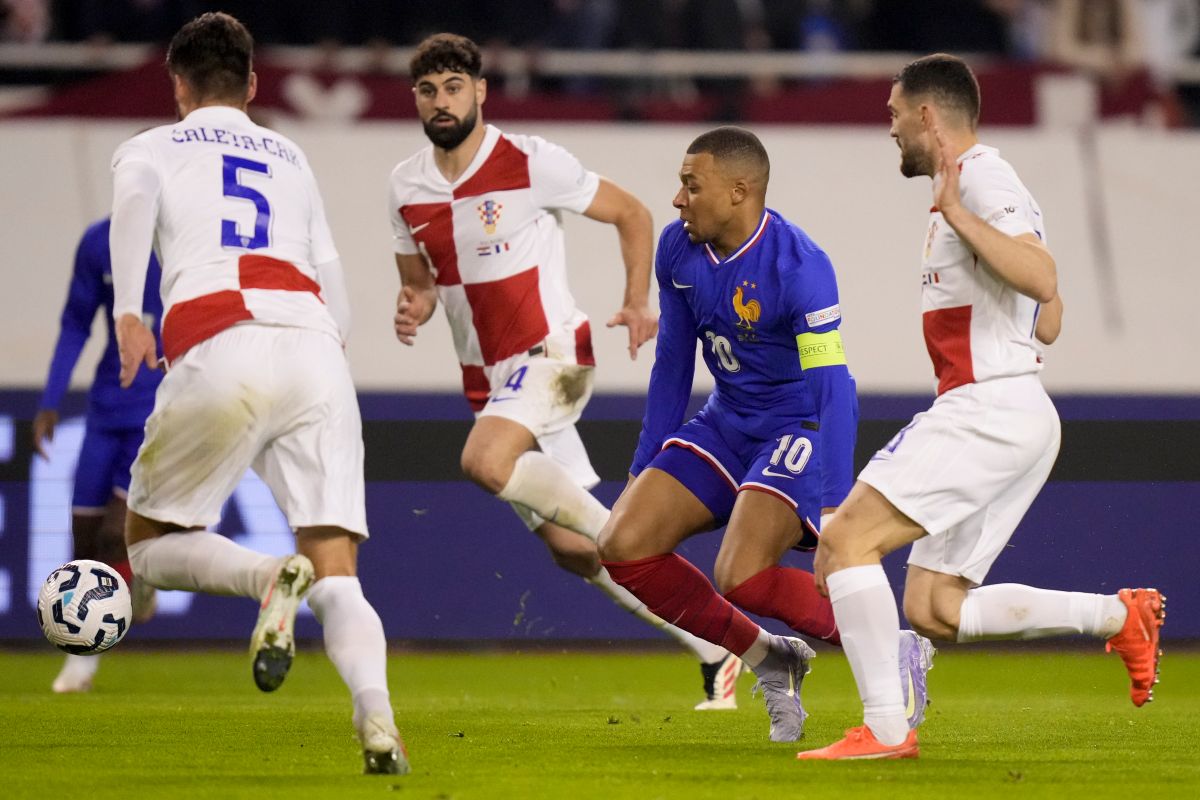 France's Kylian Mbappe loses the ball during the UEFA Nations League quarterfinal soccer match between Croatia and France, at the Poljud stadium in Split, Croatia, Thursday, March 20, 2025. (AP Photo/Darko Bandic)