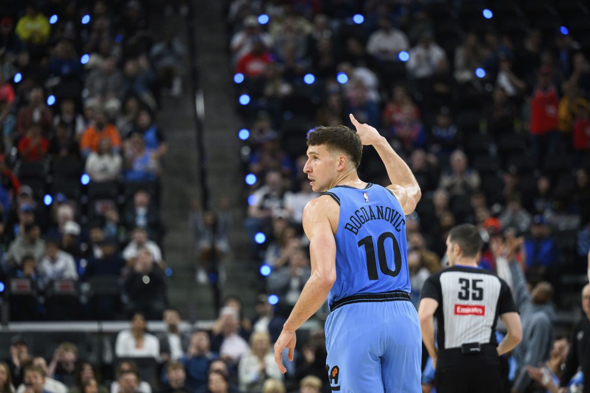 Los Angeles Clippers guard Bogdan Bogdanovic celebrates after a 3-point basket during the first half of an NBA basketball game against the Charlotte Hornets, Sunday, March 16, 2025, in Inglewood, Calif. (AP Photo/William Liang)