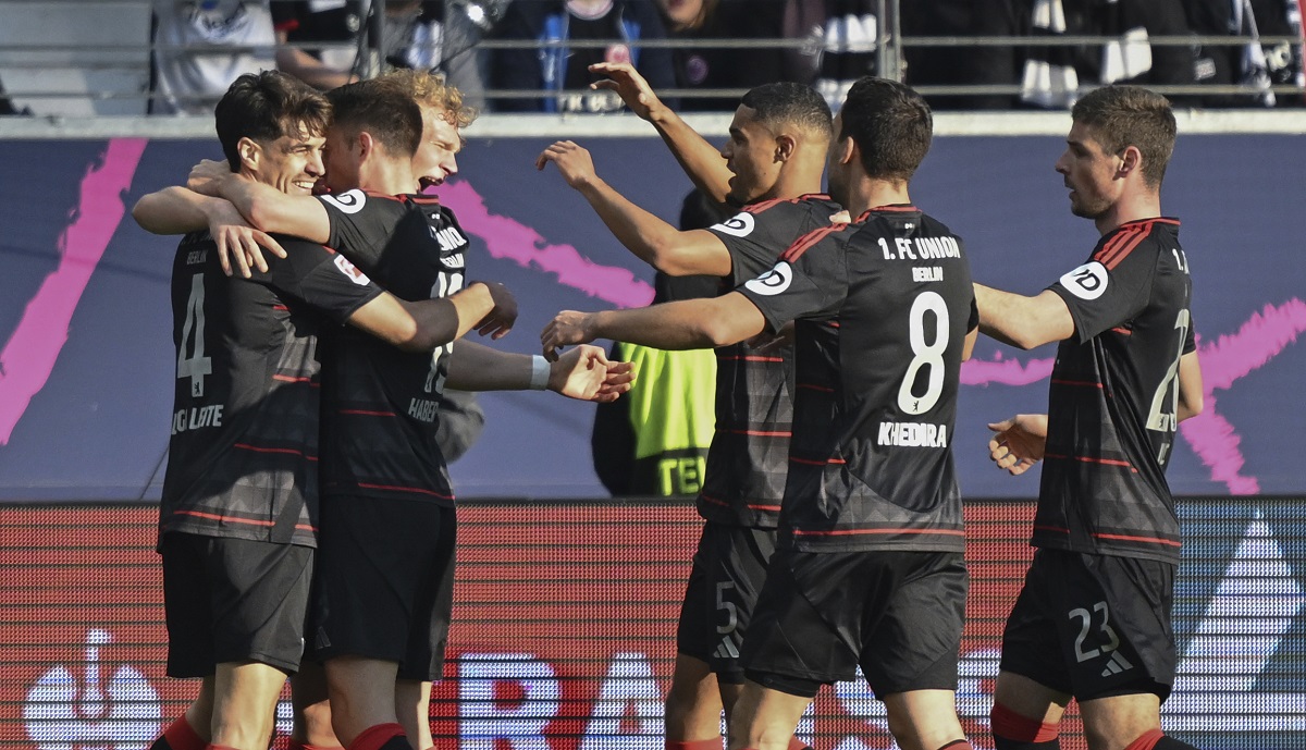 Union Berlin's Leopold Querfeld, 3rd left, celebrates scoring with teammates during the German Bundesliga soccer match between Eintracht Frankfurt and 1. FC Union Berlin at Deutsche Bank Park, in Frankfurt, Germany, Sunday, March 9, 2025. (Arne Dedert/dpa via AP)