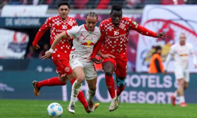 Leipzig's Xavi Simons, left, and Mainz's Danny da Costa, right, challenge for the ball during the German Bundesliga soccer match between RB Leipzig and FSV Mainz 05 in Leipzig, Germany, Saturday, March 1, 2025. (Jan Woitas/dpa via AP)