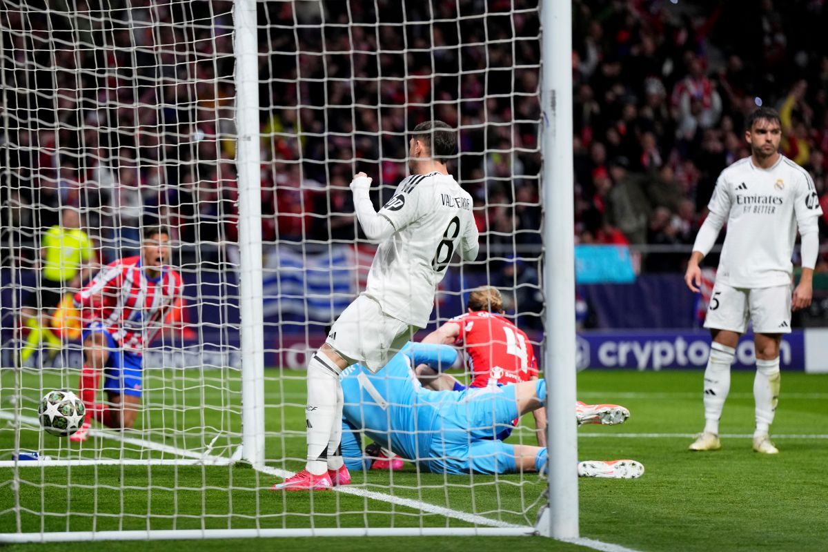 Players react after Atletico Madrid's Conor Gallagher, on the ground, scored the opening goal during the Champions League round of 16, second leg, soccer match between Atletico Madrid and Real Madrid at the Metropolitano stadium in Madrid, Spain, Wednesday, March 12, 2025. (AP Photo/Manu Fernandez)